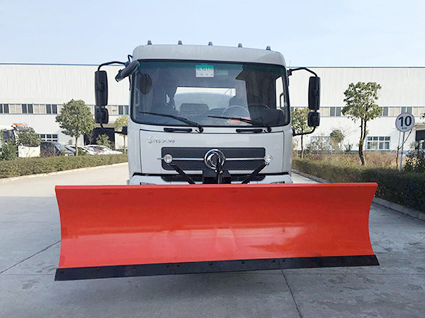 東風(fēng)天錦多功能灑水除雪車(chē)