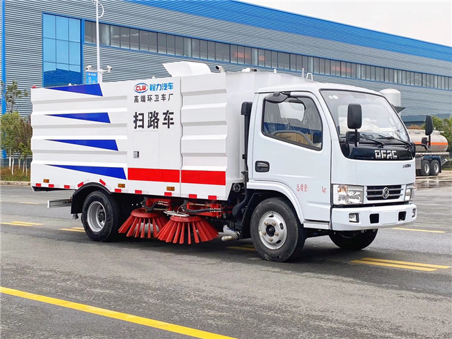國五東風多利卡掃路車帶副發