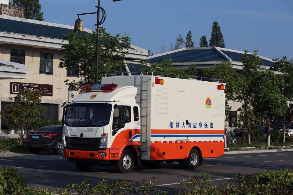 重汽豪沃移動電源車