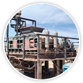 全自動(dòng)液壓對(duì)輥制砂機(jī)現(xiàn)場圖片